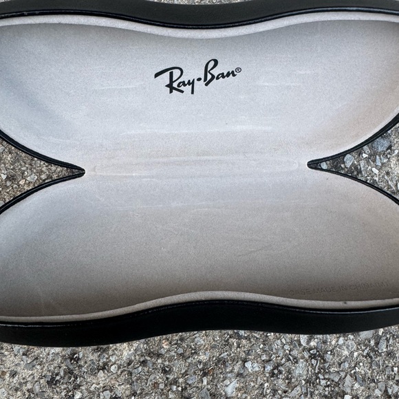 Authentic Ray-Ban Black Sunglasses Case with Cloth - Picture 3 of 8